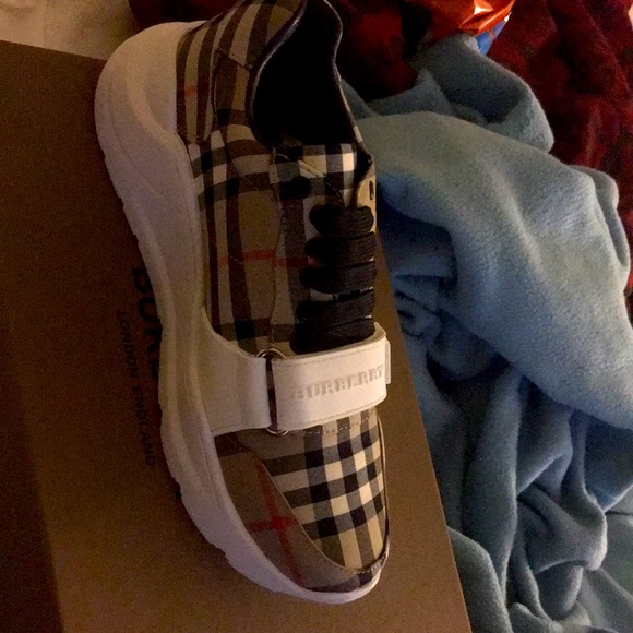 Burberry Lowtop sneakers - Picture 1 of 3